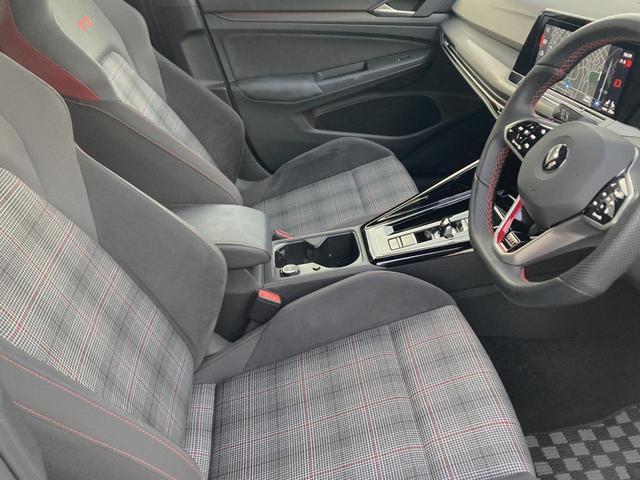 ゴルフGTI ベースグレード テクノロジー/DCCパッケージ 認定中古車 DCC(アダプティブシャシコントロール) 19インチアルミ トラベルアシスト(運転支援システム) レーンチェンジアシスト 駐車アシスト シートヒーター(10枚目)