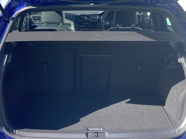 ゴルフＲ ベースグレード　認定中古車　４モーション（ＡＷＤ）　ＤＣＣ（アダプティブシャシコントロール）　アダプティブクルーズコントロール　レーンアシスト　ブラインドスポットセンサー　本革シート　シートヒーター　純正ナビＴＶ（7枚目）