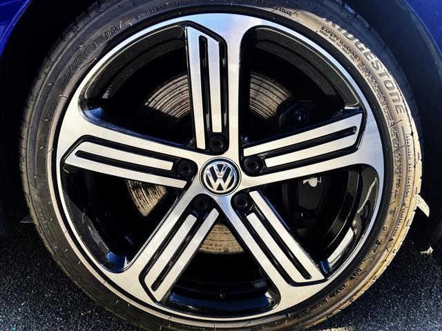 ゴルフＲ ベースグレード　認定中古車　４モーション（ＡＷＤ）　ＤＣＣ（アダプティブシャシコントロール）　アダプティブクルーズコントロール　レーンアシスト　ブラインドスポットセンサー　本革シート　シートヒーター　純正ナビＴＶ（27枚目）