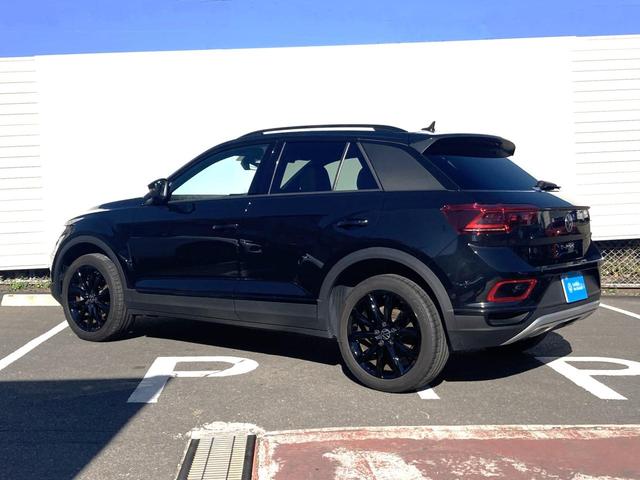 Ｔ－ロック ＴＤＩ　ブラックスタイル　レザーパッケージ　認定中古車　特別仕様「ブラックスタイル」　１８インチブラックアルミ　本革シート　シートヒーター　トラベルアシスト（運転支援システム）　レーンチェンジアシスト　電動リアゲート　純正ナビ（4枚目）