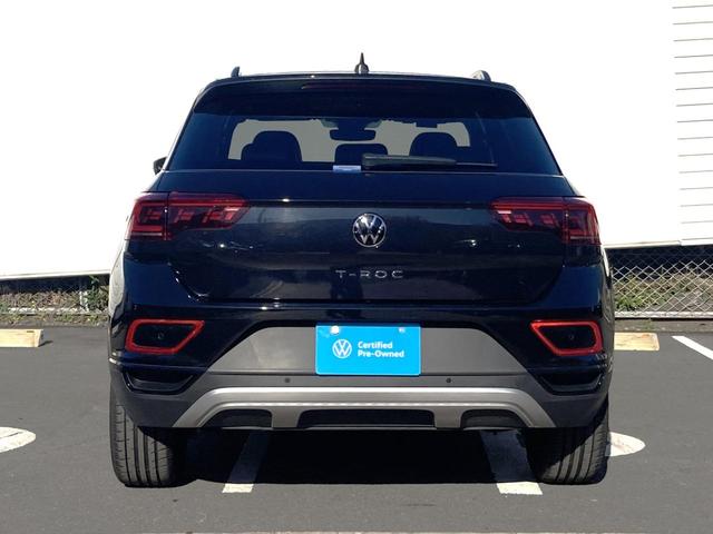 Ｔ－ロック ＴＤＩ　ブラックスタイル　レザーパッケージ　認定中古車　特別仕様「ブラックスタイル」　１８インチブラックアルミ　本革シート　シートヒーター　トラベルアシスト（運転支援システム）　レーンチェンジアシスト　電動リアゲート　純正ナビ（5枚目）