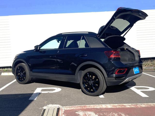 Ｔ－ロック ＴＤＩ　ブラックスタイル　レザーパッケージ　認定中古車　特別仕様「ブラックスタイル」　１８インチブラックアルミ　本革シート　シートヒーター　トラベルアシスト（運転支援システム）　レーンチェンジアシスト　電動リアゲート　純正ナビ（6枚目）