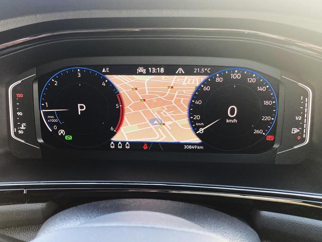 Ｔ－ロック ＴＤＩ　ブラックスタイル　レザーパッケージ　認定中古車　特別仕様「ブラックスタイル」　１８インチブラックアルミ　本革シート　シートヒーター　トラベルアシスト（運転支援システム）　レーンチェンジアシスト　電動リアゲート　純正ナビ（15枚目）