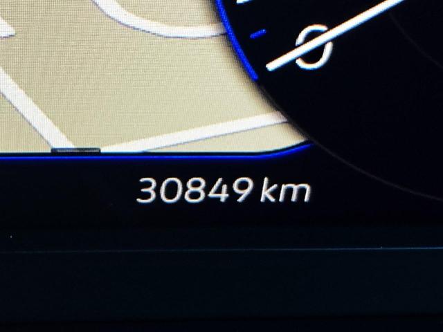 Ｔ－ロック ＴＤＩ　ブラックスタイル　レザーパッケージ　認定中古車　特別仕様「ブラックスタイル」　１８インチブラックアルミ　本革シート　シートヒーター　トラベルアシスト（運転支援システム）　レーンチェンジアシスト　電動リアゲート　純正ナビ（17枚目）