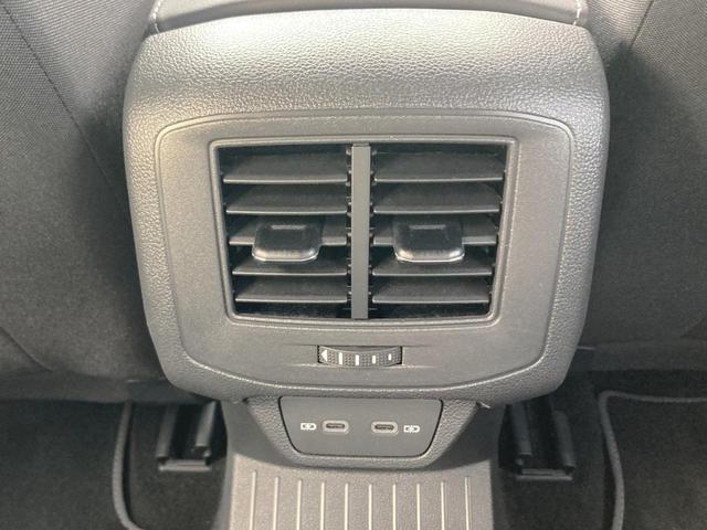 Ｔ－ロック ＴＤＩ　ブラックスタイル　レザーパッケージ　認定中古車　特別仕様「ブラックスタイル」　１８インチブラックアルミ　本革シート　シートヒーター　トラベルアシスト（運転支援システム）　レーンチェンジアシスト　電動リアゲート　純正ナビ（29枚目）