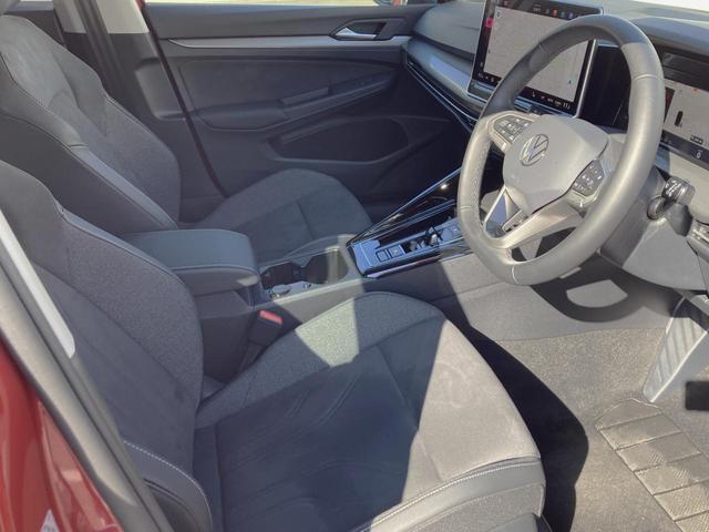 インテリアは上質かつ落ち着きのあるデザインです。ゆったりと乗っていられます。