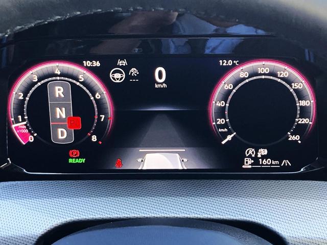 液晶式メーター「デジタルコクピットプロ」を装備、必要な多くの情報が大画面に表示され、快適なドライブに役立つアイテムです。