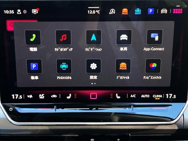 タッチ＆スワイプ式のディスプレイ。各種アイコン等も大き目で見やすく、スマートフォン感覚で直感的な操作が可能です。