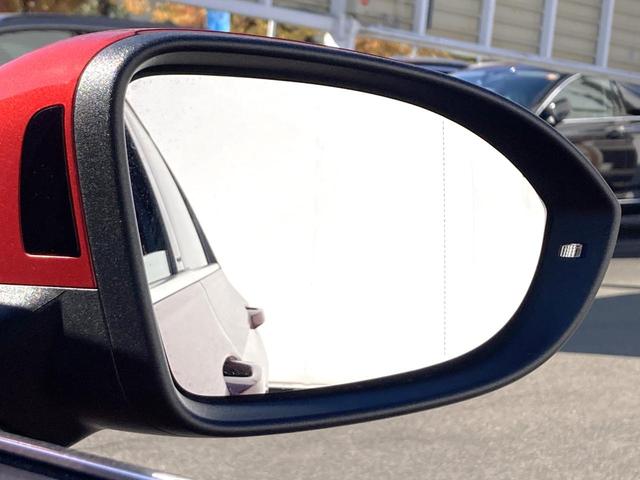 アシストシステムは、前方衝突および後退時の緊急ブレーキはもちろん、車線はみ出し抑制、サイドミラーに映らない後方死角の車両接近時の警告など、接触事故を未然に防ぐ機能も充実しています。