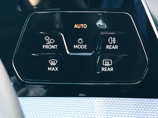 ライトスイッチはシンプルなプッシュタイプ。オールウェザーライトによりあらゆる天候でも適切なライトコントロールを行います。