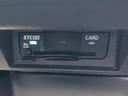 ETCユニットはグローブボックスの中に装着されています。こちらの車両はDSRC(ETC 2.0)に対応していますので、渋滞情報などリアルタイムでナビに反映されます。