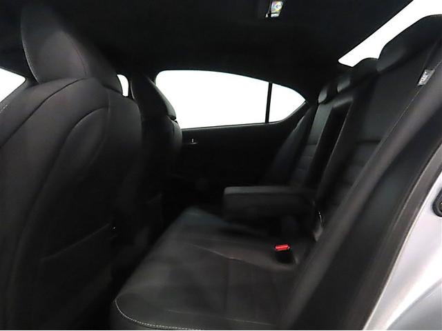 ＩＳ ＩＳ３００　Ｆスポーツ　パンク修理キット（スペアタイヤレス）　ステアリングヒーター　ＮＡＶＩ・ＡＩ－ＡＶＳ　ブラインドスポットモニター　運転席・助手席シートヒーター　後席サイドエアバッグ　パノラミックビューモニター（11枚目）