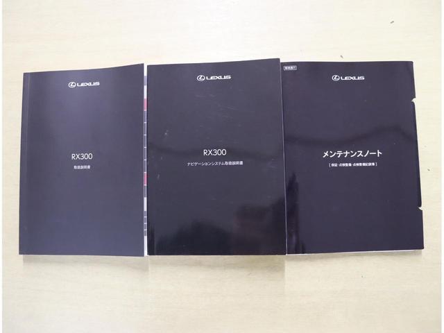 ＲＸ３００　Ｆスポーツ　本革シート　ムーンルーフ　パノラミックビューモニター　おくだけ充電　三眼フルＬＥＤヘッドライトパーキングサポートブレーキ　ブラインドスポットモニター　ハンズフリーパワーバックドア(18枚目)