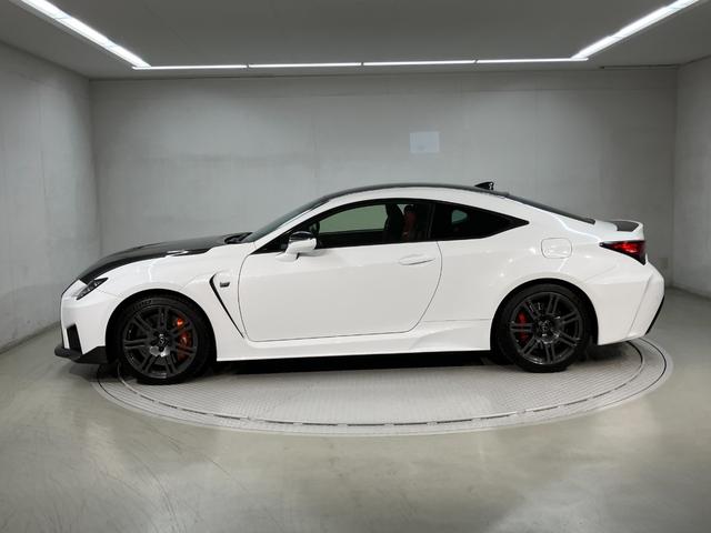ＲＣ Ｆ カーボンエクステリアパッケージ　セミアニリン本革シート　Ｆ専用オレンジブレーキキャリパー　フロントスポイラー　クリアランスソナー＆バックソナー　ブラインドスポットモニター　プリクラッシュセーフティ　オートクルーズコントロール（5枚目）