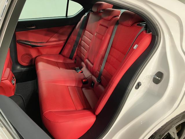 ＩＳ ＩＳ３００　Ｆスポーツ　本革シート　ムーンルーフ　パノラミックビューモニター　ブラインドスポットモニター　三眼フルＬＥＤヘッドランプ　オレンジブレーキキャリパー　プリクラッシュセーフティシステム（11枚目）