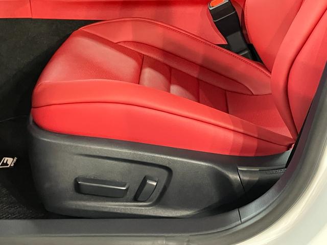 ＩＳ ＩＳ３００　Ｆスポーツ　本革シート　ムーンルーフ　パノラミックビューモニター　ブラインドスポットモニター　三眼フルＬＥＤヘッドランプ　オレンジブレーキキャリパー　プリクラッシュセーフティシステム（12枚目）