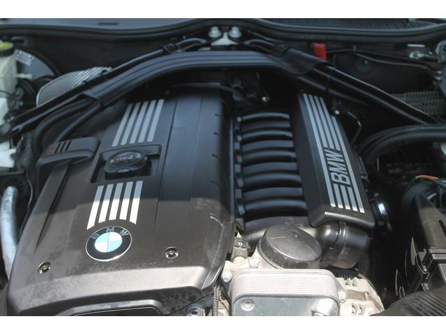 Ｚ４ ｓＤｒｉｖｅ２３ｉ　ハイラインパッケージ　２．５Ｌ直６エンジン　電動フルオープン　レッド本革シート　シートヒーター　キセノンヘッドライト　パドルシフト　純正１８インチＡＷ　純正ＨＤＤナビ　地デジ　デジタルミラー内臓バックカメラ　レーダー　禁煙（3枚目）