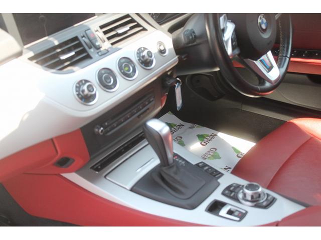 Ｚ４ ｓＤｒｉｖｅ２３ｉ　ハイラインパッケージ　２．５Ｌ直６エンジン　電動フルオープン　レッド本革シート　シートヒーター　キセノンヘッドライト　パドルシフト　純正１８インチＡＷ　純正ＨＤＤナビ　地デジ　デジタルミラー内臓バックカメラ　レーダー　禁煙（22枚目）