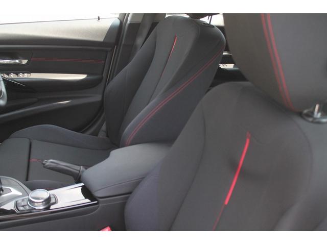 ３シリーズ ３２０ｉツーリング　スポーツ　走行３．７万キロ　スポーツシート　専用インテリア　専用１７インチＡＷ　インテリジェントセーフティー　衝突軽減ブレーキ　キセノン　純正ＨＤＤナビ　バックカメラ　電動リアゲート　前後ドラレコ　禁煙車（4枚目）