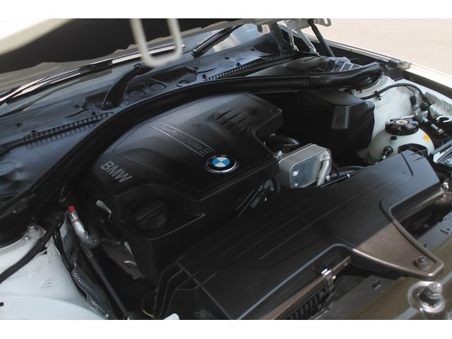 ３シリーズ ３２０ｉツーリング　スポーツ　走行３．７万キロ　スポーツシート　専用インテリア　専用１７インチＡＷ　インテリジェントセーフティー　衝突軽減ブレーキ　キセノン　純正ＨＤＤナビ　バックカメラ　電動リアゲート　前後ドラレコ　禁煙車（10枚目）