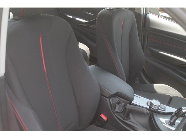 ３シリーズ ３２０ｉツーリング　スポーツ　走行３．７万キロ　スポーツシート　専用インテリア　専用１７インチＡＷ　インテリジェントセーフティー　衝突軽減ブレーキ　キセノン　純正ＨＤＤナビ　バックカメラ　電動リアゲート　前後ドラレコ　禁煙車（22枚目）
