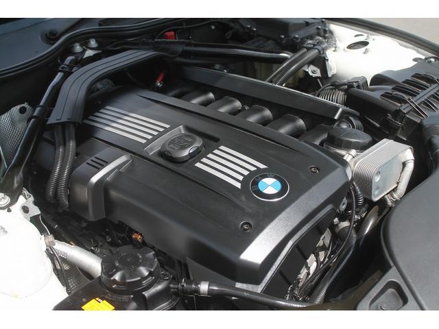 Ｚ４ ｓＤｒｉｖｅ２３ｉ　ハイラインパッケージ　２．５Ｌ直６エンジン　電動フルオープン　黒本革シート　純正ＨＤＤナビ　パドルシフト　純正オプション１８インチアルミホイール　シートヒーター　キセノンヘッドライト　ミラーＥＴＣ　整備記録簿　禁煙車（4枚目）
