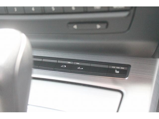 Ｚ４ ｓＤｒｉｖｅ２３ｉ　ハイラインパッケージ　２．５Ｌ直６エンジン　電動フルオープン　黒本革シート　純正ＨＤＤナビ　パドルシフト　純正オプション１８インチアルミホイール　シートヒーター　キセノンヘッドライト　ミラーＥＴＣ　整備記録簿　禁煙車（16枚目）