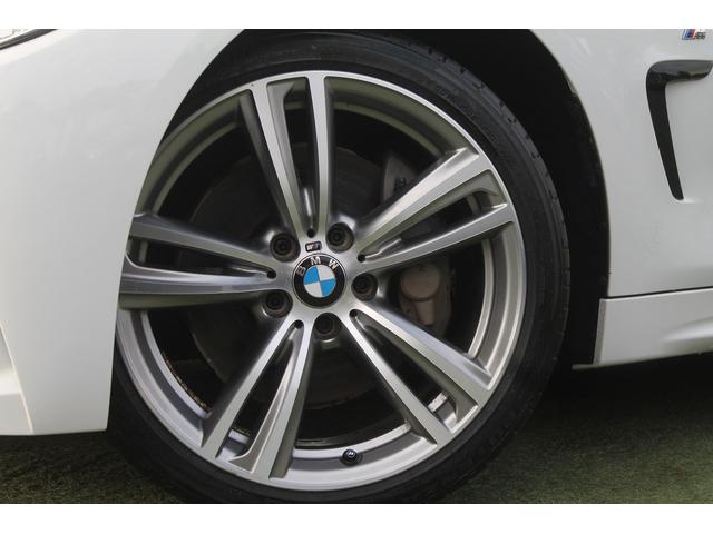 4シリーズ 435iカブリオレ Mスポーツ 走行4.2万キロ 電動フルオープン 黒革スポーツシート ヘッドアップディスプレイ LEDヘッドライト ACC 衝突軽減 純正Mスポーツフルエアロ&19AW パドルシフト 純正HDDナビ 地デジ 禁煙車(10枚目)