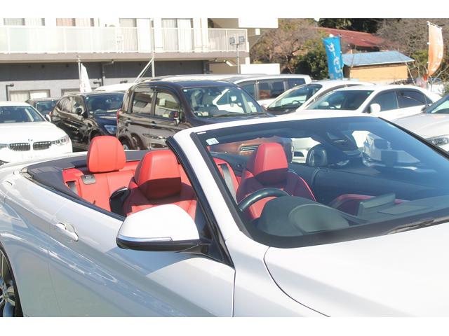 ４シリーズ ４３５ｉカブリオレ　Ｍスポーツ　レッド革シート　電動フルオープン　ヘッドアップディスプレイ　ＡＣＣ　衝突軽減ブレーキ　純正Ｍスポーツフルエアロ＆１９ＡＷ　パドルシフト　純正ＨＤＤナビ　地デジ　バックカメラ　パークセンサー　禁煙車（43枚目）