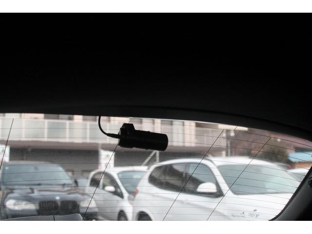 ���Ўd����S���̌��I�������C���i�b�v�͂������A��O�ҋ@�ւɂ��ԗ���ԃ`�F�b�N���s���Ă���܂��B�M���̂���Ă����C�����������I