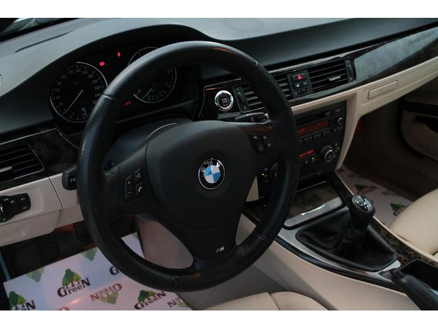 320i Mスポーツパッケージ 2ドアクーペ 左ハンドル 6速MT ベージュ本革シート シートヒーター キセノン 純正フルエアロ 専用17インチAW フォグランプ セキュリティ スマートキー 整備記録簿 禁煙車(11枚目)