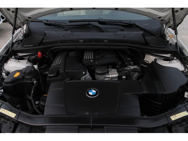320i Mスポーツパッケージ 2ドアクーペ 左ハンドル 6速MT ベージュ本革シート シートヒーター キセノン 純正フルエアロ 専用17インチAW フォグランプ セキュリティ スマートキー 整備記録簿 禁煙車(17枚目)