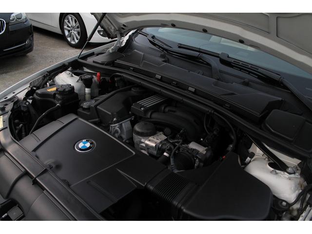 320i Mスポーツパッケージ 2ドアクーペ 左ハンドル 6速MT ベージュ本革シート シートヒーター キセノン 純正フルエアロ 専用17インチAW フォグランプ セキュリティ スマートキー 整備記録簿 禁煙車(22枚目)