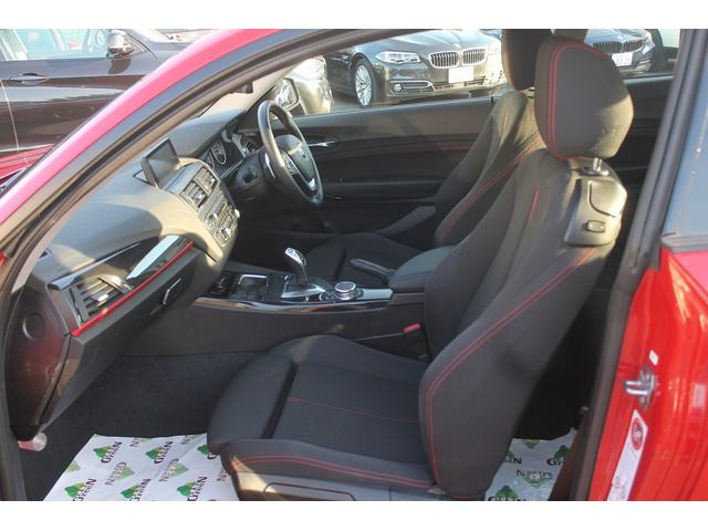 ２シリーズ ２２０ｉクーペ　スポーツ　スポーツシート　パドルシフト　衝突軽減　純正ＨＤＤナビ　Ｂｌｕｅｔｏｏｔｈ　バックカメラ　純正１７ＡＷ　アイドリングストップ　ドライブレコーダー　キセノン　ミラーＥＴＣ　Ｍカラーグリルフィン　禁煙車（2枚目）