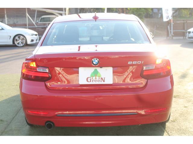 ２シリーズ ２２０ｉクーペ　スポーツ　スポーツシート　パドルシフト　衝突軽減　純正ＨＤＤナビ　Ｂｌｕｅｔｏｏｔｈ　バックカメラ　純正１７ＡＷ　アイドリングストップ　ドライブレコーダー　キセノン　ミラーＥＴＣ　Ｍカラーグリルフィン　禁煙車（7枚目）