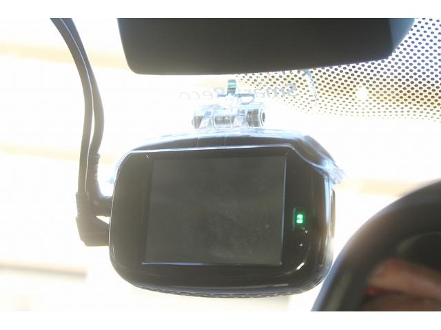 ２シリーズ ２２０ｉクーペ　スポーツ　スポーツシート　パドルシフト　衝突軽減　純正ＨＤＤナビ　Ｂｌｕｅｔｏｏｔｈ　バックカメラ　純正１７ＡＷ　アイドリングストップ　ドライブレコーダー　キセノン　ミラーＥＴＣ　Ｍカラーグリルフィン　禁煙車（12枚目）