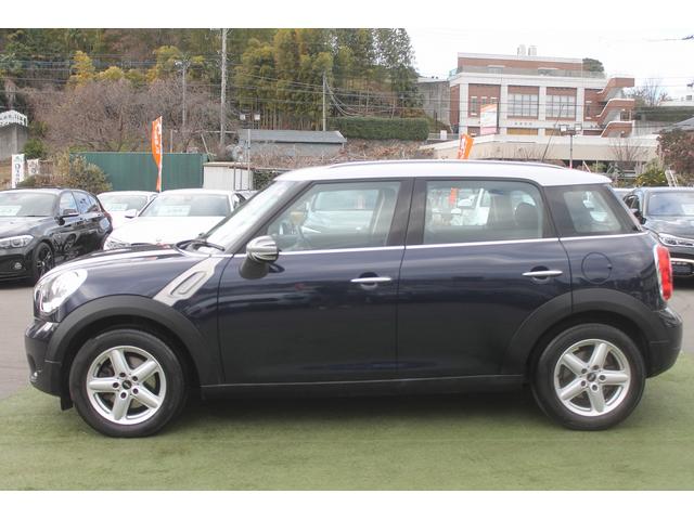 ＭＩＮＩ クーパー　クロスオーバー　走行３．２万キロ　キセノン　純正１６ＡＷ　パナソニックポータブルナビ　バックカメラ　ＥＴＣ　キーレス　フォグランプ　ルーフレール　ホワイトルーフ　整備記録簿　取扱説明書　スペアキー　車検９年４月まで（8枚目）