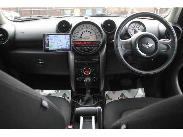 ＭＩＮＩ クーパー　クロスオーバー　走行３．２万キロ　キセノン　純正１６ＡＷ　パナソニックポータブルナビ　バックカメラ　ＥＴＣ　キーレス　フォグランプ　ルーフレール　ホワイトルーフ　整備記録簿　取扱説明書　スペアキー　車検９年４月まで（13枚目）