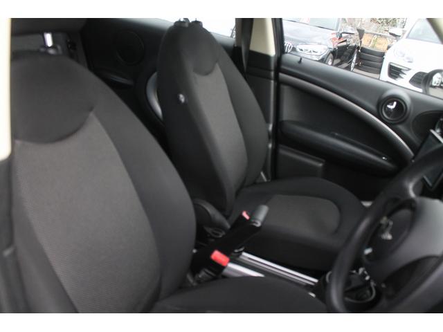 ＭＩＮＩ クーパー　クロスオーバー　走行３．２万キロ　キセノン　純正１６ＡＷ　パナソニックポータブルナビ　バックカメラ　ＥＴＣ　キーレス　フォグランプ　ルーフレール　ホワイトルーフ　整備記録簿　取扱説明書　スペアキー　車検９年４月まで（14枚目）