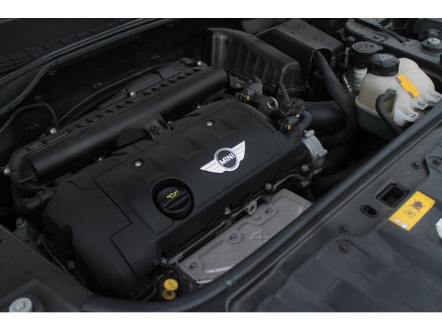 ＭＩＮＩ クーパー　クロスオーバー　走行３．２万キロ　キセノン　純正１６ＡＷ　パナソニックポータブルナビ　バックカメラ　ＥＴＣ　キーレス　フォグランプ　ルーフレール　ホワイトルーフ　整備記録簿　取扱説明書　スペアキー　車検９年４月まで（21枚目）