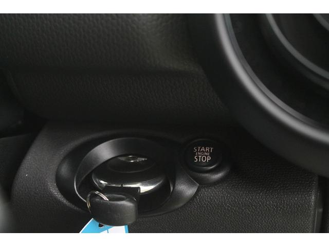ＭＩＮＩ クーパー　クロスオーバー　走行３．２万キロ　キセノン　純正１６ＡＷ　パナソニックポータブルナビ　バックカメラ　ＥＴＣ　キーレス　フォグランプ　ルーフレール　ホワイトルーフ　整備記録簿　取扱説明書　スペアキー　車検９年４月まで（24枚目）