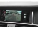 バック、トップ、フロントに切り替わるカメラとパークセンサーで安全な駐車をアシストします。