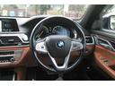 ７４０ｉ　Ｍスポーツ　キャメルブラウン革　サンルーフ　レーザーヘッドライト　ヘッドアップディスプレイ　ハーマンカードン　ＡＣＣ　衝突軽減　純正Ｍスポーツフルエアロ＆２０ＡＷ　純正ナビ地デジ　ＢＳＭ　ソフトクローズドア　禁煙（13枚目）
