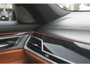 ７４０ｉ　Ｍスポーツ　キャメルブラウン革　サンルーフ　レーザーヘッドライト　ヘッドアップディスプレイ　ハーマンカードン　ＡＣＣ　衝突軽減　純正Ｍスポーツフルエアロ＆２０ＡＷ　純正ナビ地デジ　ＢＳＭ　ソフトクローズドア　禁煙（18枚目）