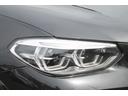 アダプティブLEDヘッドライトが明るい視界を確保します。