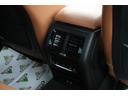 後部席もシートヒーター、専用エアコン装備。