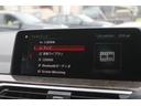 純正HDDナビは地デジ、Bluetooth、ミュージックサーバーなど機能も豊富です。