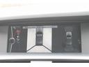 バックとトップビューに切り替わるカメラとパークセンサーで安全な駐車をサポート。