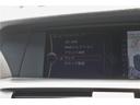 純正HDDナビは地デジ、DVD再生やミュージックサーバーなど機能も豊富です。