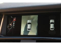 バック、フロント、トップビューに切り替わるカメラとパークセンサーで安全な駐車をサポート。 4